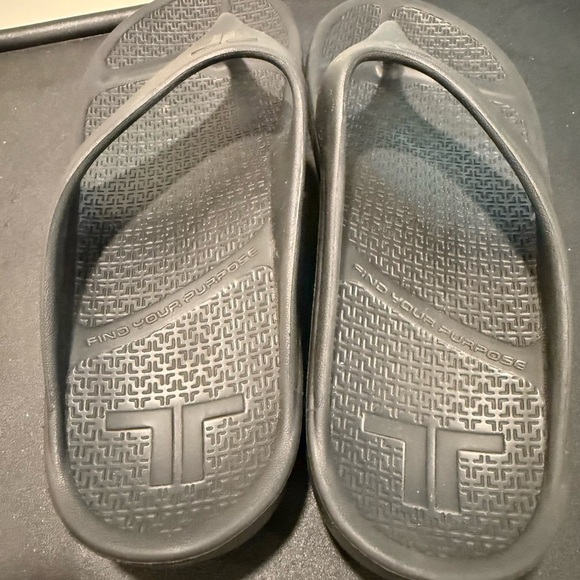 Black Telic Energy Sandals Unisex Activewear Beach Pool Resort Minimalist Relax - Picture 4 of 10